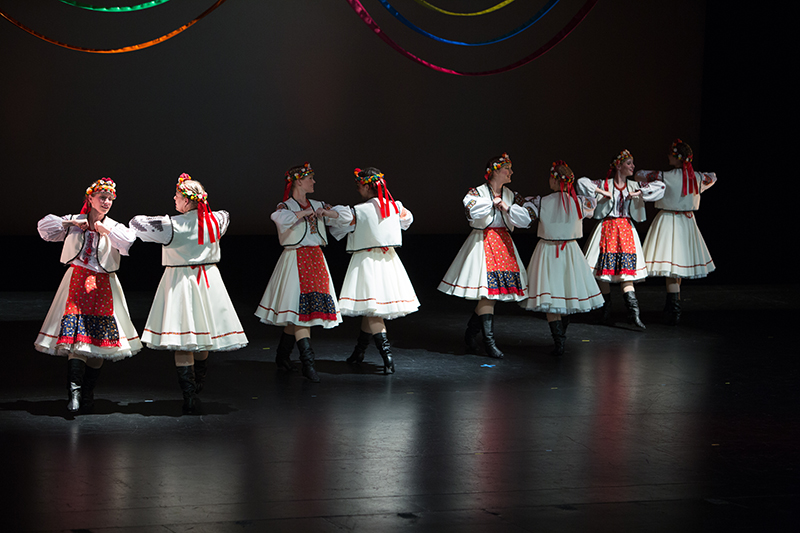 women dancers perform and dance in pairs