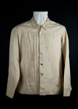 Cuban military uniform. 1895-1898. Cotton. In 1900, a U.S. soldier returning home from Cuba brought this uniform back as a souvenir. This garment may have been worn by a mambí or Cuban soldier who fought against the Spanish during the War of Independence. Like the Spanish military uniforms of the period, it features characteristics that are reminiscent of contemporary guayaberas. Loan courtesy of the William K. Combs Collection.